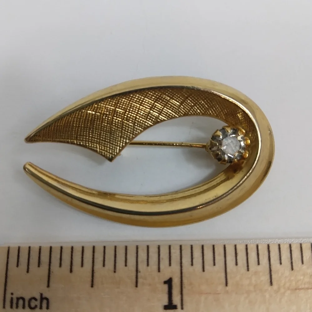 Vintage Prong Set Rhinestone Pin Gold Plated Metal Mid Century Modern